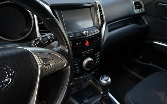 SsangYong Tivoli cena 39700 przebieg: 108820, rok produkcji 2016 z Rzeszów małe 191